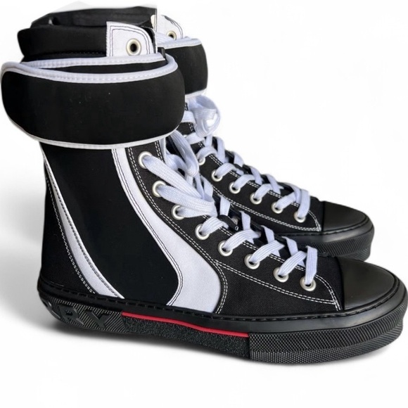 BURBERRY
Black/White Hi-top Sneakers
Mens US 10 - Picture 1 of 4